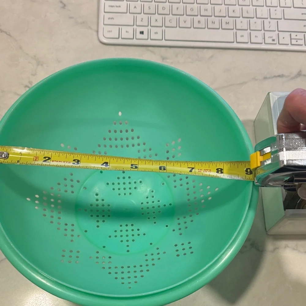 Tupperware Mint Green Colander with Lid